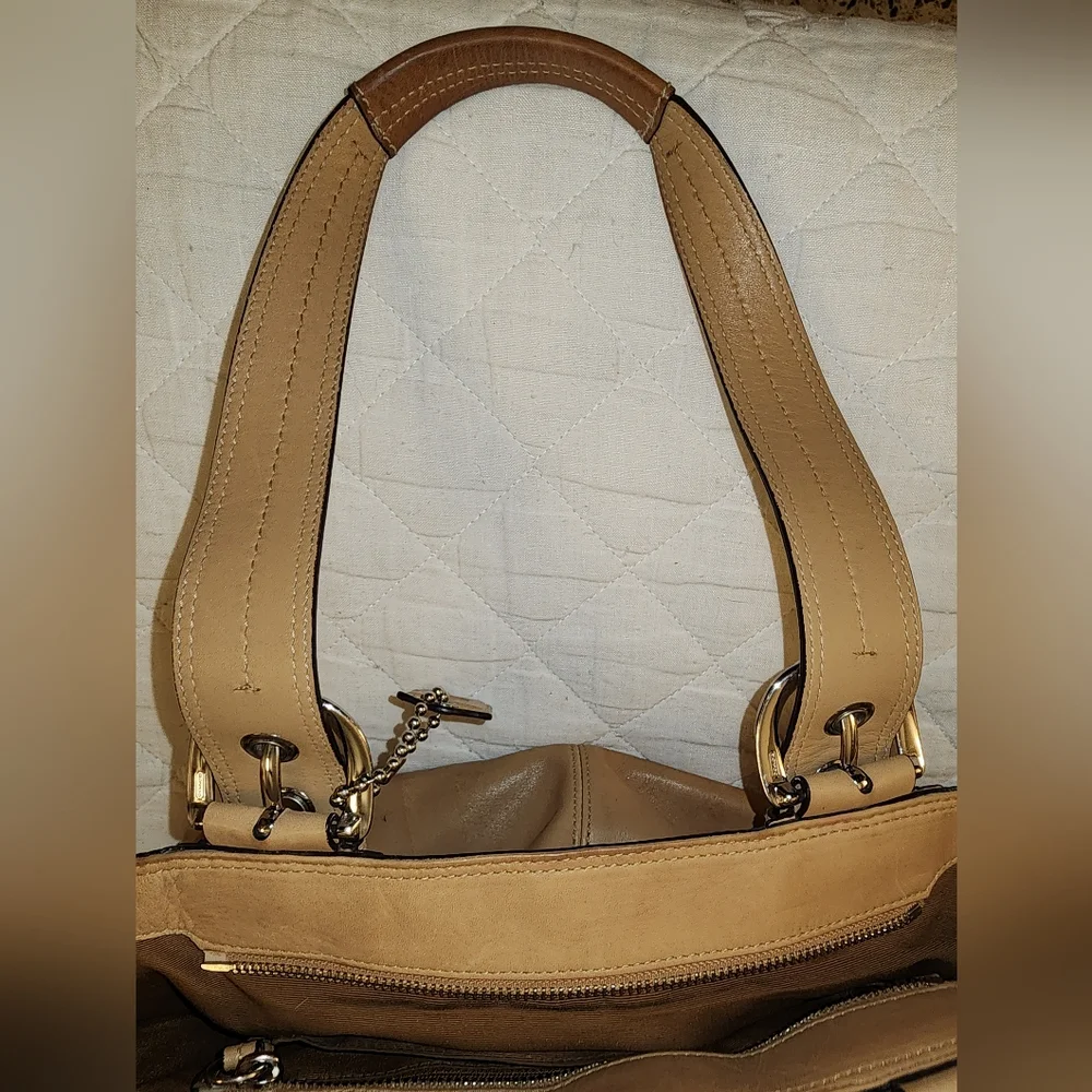 COACH leather vintage large Soho Bag in tan - Picture 10 of 12